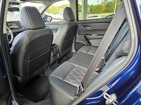 New 2026 Nissan Rogue Platinum image 8