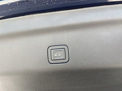 New 2025 Chevrolet Suburban Premier image 9