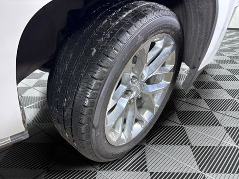 Used 2020 Cadillac Escalade Platinum image 9