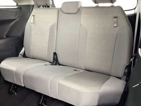 Used 2025 Toyota Sienna LE image 16