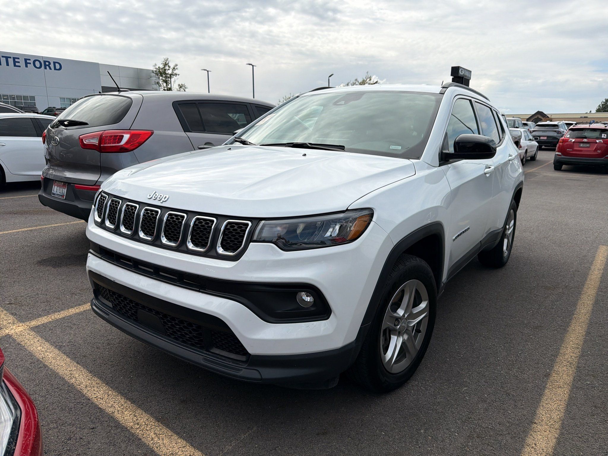 Used 2024 Jeep Compass Latitude AWD/4WD image 1