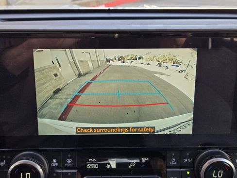 Used 2023 Toyota Highlander Bronze Edition image 12