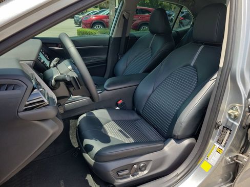Used 2020 Toyota Camry SE FWD image 15