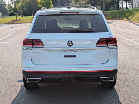 Used 2023 Volkswagen Atlas SE w/ Panoramic Sunroof Package FWD image 5