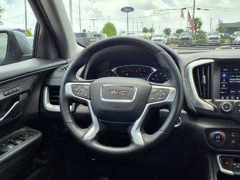 Used 2024 GMC Terrain SLT FWD image 12