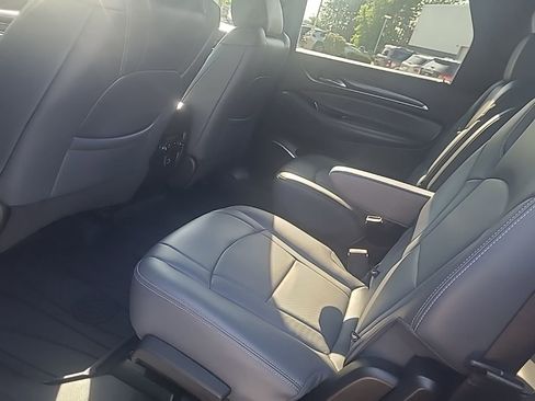 Used 2023 Buick Enclave Essence image 18