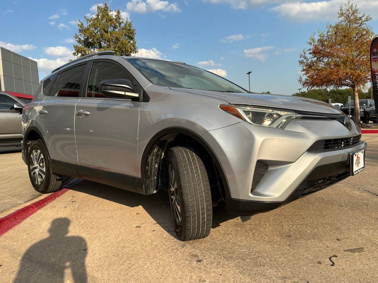 Used 2017 Toyota RAV4 LE FWD image 4