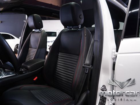 Used 2022 Land Rover Discovery Sport SE R-Dynamic image 27