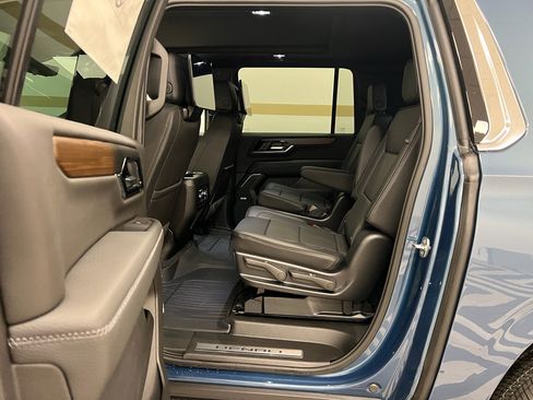 New 2026 GMC Yukon XL Denali w/ Denali Reserve Package AWD/4WD image 11