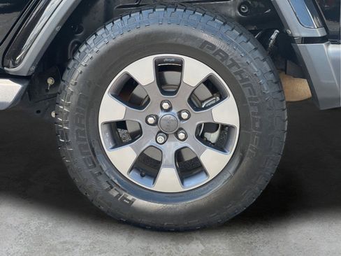 Used 2020 Jeep Wrangler Unlimited Sahara w/ Dual Top Group AWD/4WD image 25