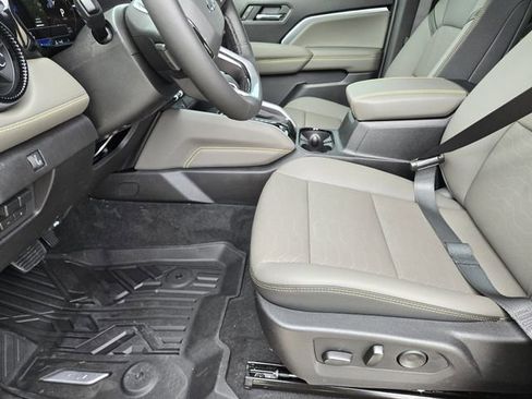 New 2026 Chevrolet Colorado ZR2 w/ Technology Package AWD/4WD image 9