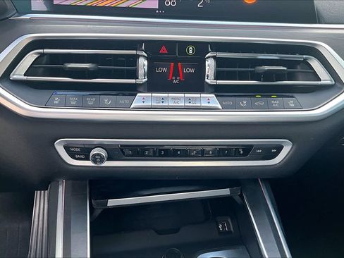 Used 2020 BMW X7 xDrive40i w/ Executive Package AWD/4WD image 32
