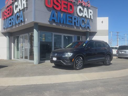 Used 2020 Volkswagen Tiguan SE w/ Panoramic Sunroof Package image 1