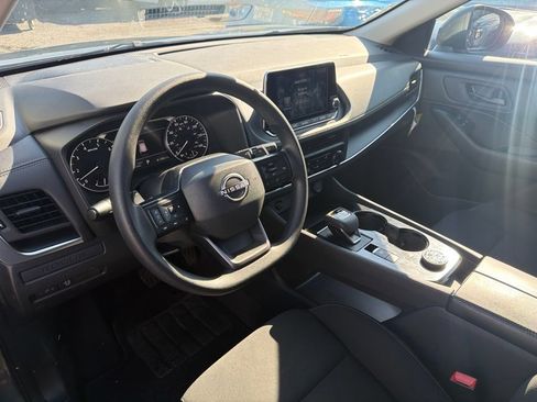 Used 2025 Nissan Rogue S AWD/4WD image 7