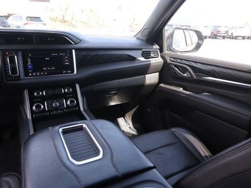 Used 2021 GMC Yukon Denali w/ Denali Premium Package image 28