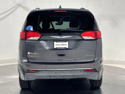 Used 2017 Chrysler Pacifica Limited FWD image 8