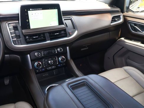 Used 2023 GMC Yukon XL SLT w/ SLT Premium Package RWD image 12