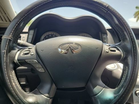 Used 2016 INFINITI Q70 3.7 RWD image 19