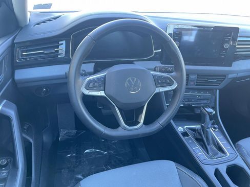 Used 2025 Volkswagen Jetta SE image 34