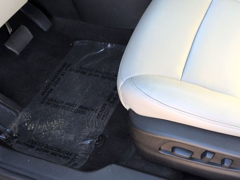 Used 2023 Cadillac XT4 Premium Luxury image 17