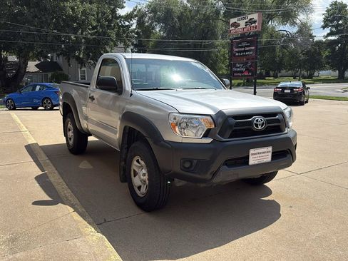 Used 2012 Toyota Tacoma 4x4 Regular Cab image 3