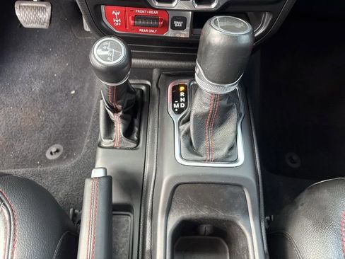 Used 2020 Jeep Wrangler Unlimited Rubicon w/ Dual Top Group image 18