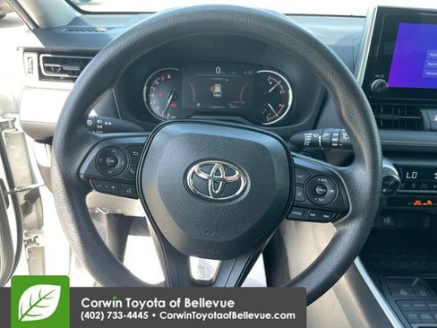 Used 2025 Toyota RAV4 XLE AWD/4WD image 22