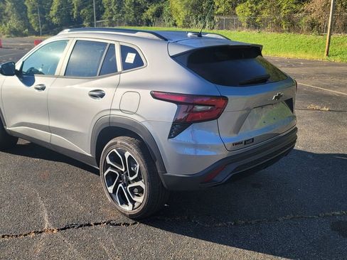 New 2026 Chevrolet Trax RS w/ Sunroof Package image 9