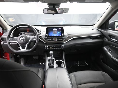 Used 2024 Nissan Altima 2.5 SV image 20