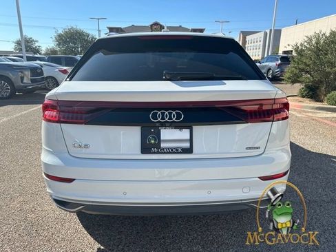 Used 2022 Audi Q8 Premium Plus w/ Premium Plus Package image 3