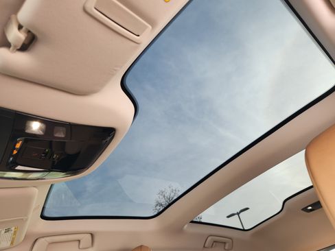 Used 2024 Lexus RZ 300e Premium image 31