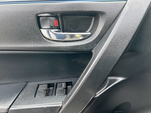 Used 2017 Toyota Corolla SE image 10