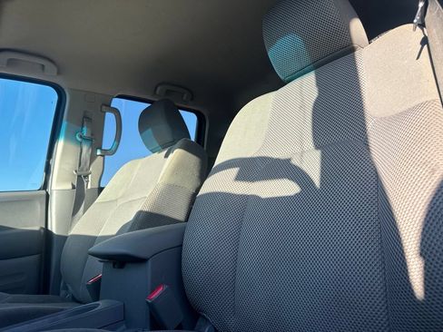 Used 2016 Nissan Frontier SV RWD image 36