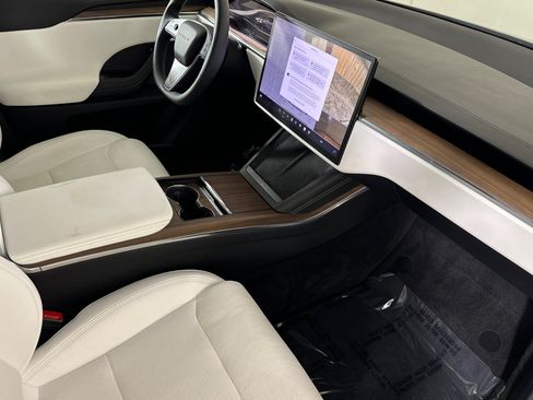 Used 2024 Tesla Model X AWD/4WD image 15
