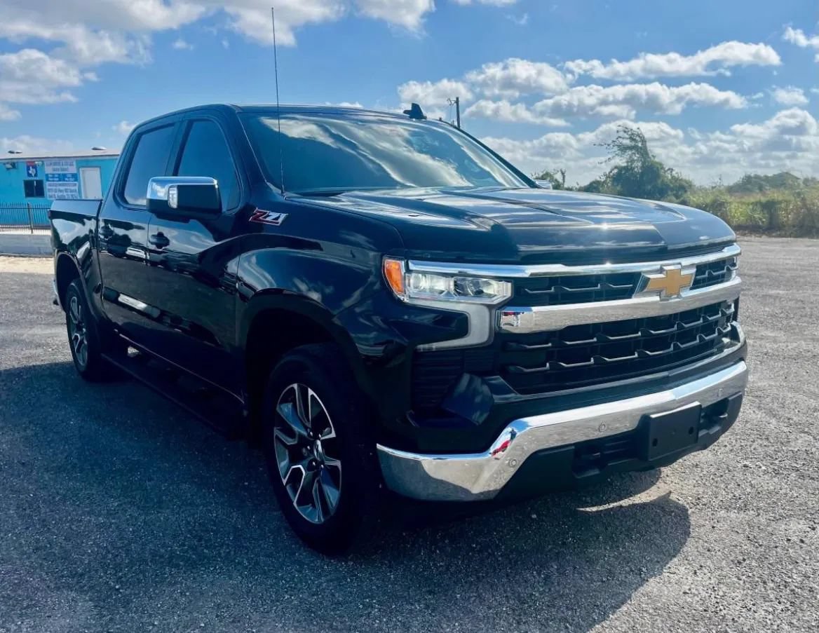 Used 2025 Chevrolet Silverado 1500 LT w/ Z71 Off-Road Package AWD/4WD image 2