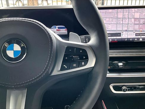 Used 2025 BMW X5 sDrive40i w/ Executive Package image 25