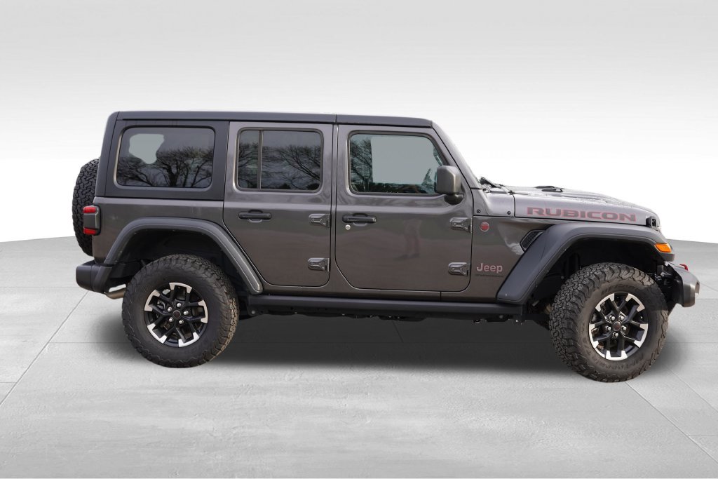 Used 2025 Jeep Wrangler Unlimited Rubicon w/ Convenience Group AWD/4WD image 3