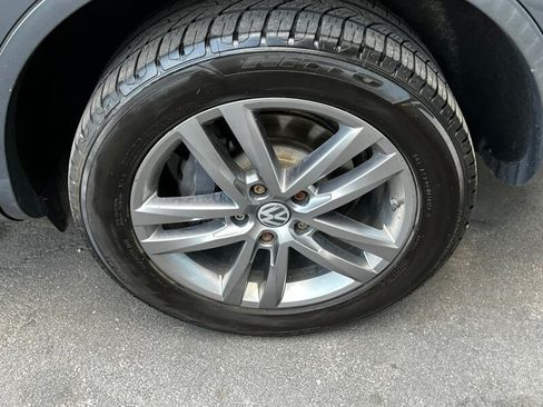 Used 2016 Volkswagen Touareg VR6 AWD/4WD image 13