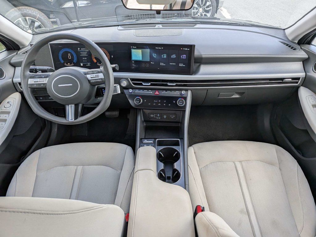 Used 2025 Hyundai Sonata SEL FWD image 13
