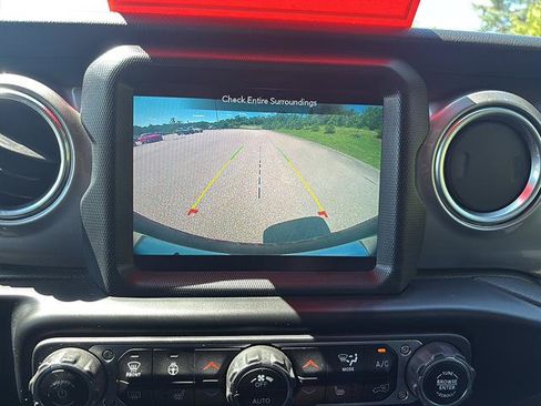 Used 2020 Jeep Wrangler Unlimited Sahara AWD/4WD image 23