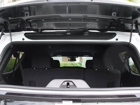 Used 2025 Chevrolet Suburban LS image 8