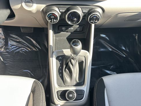 New 2025 Hyundai Venue SEL image 22