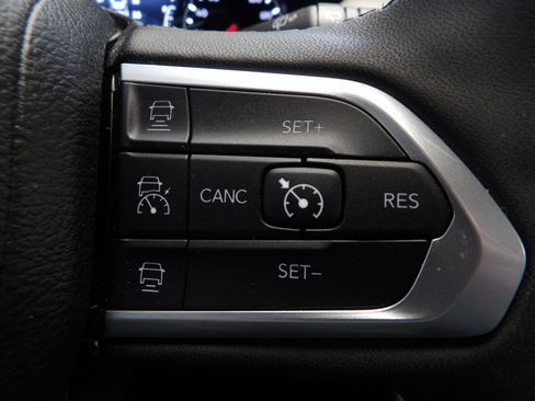 Used 2023 Jeep Compass Limited image 29