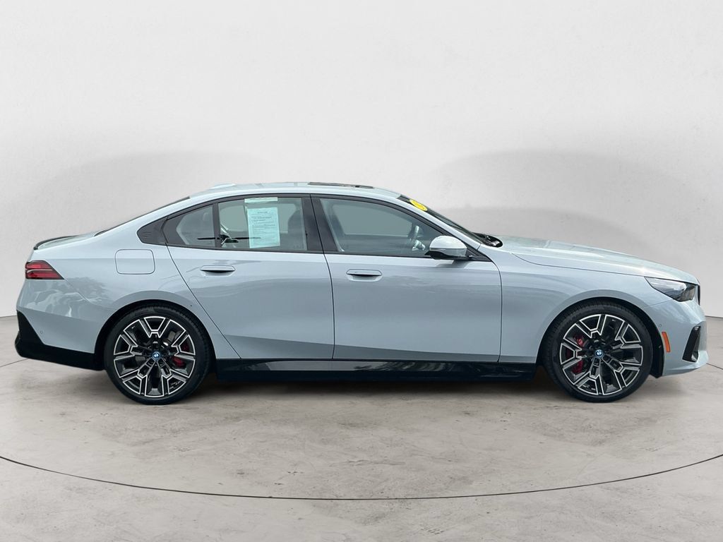 Used 2025 BMW i5 xDrive40 w/ M Sport Package AWD/4WD image 4
