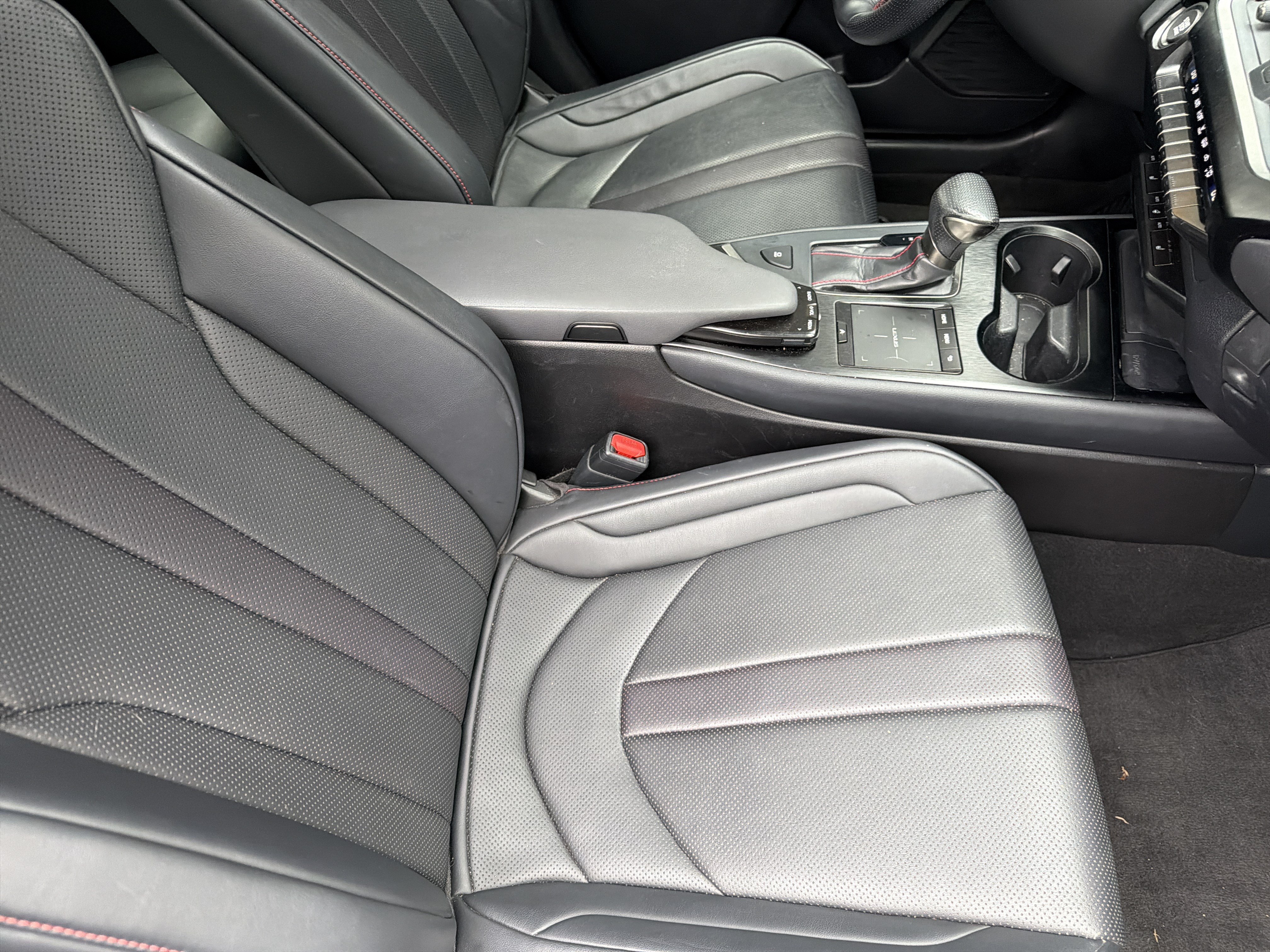 Used 2019 Lexus UX 200 F Sport w/ F Sport Premium Package FWD image 44