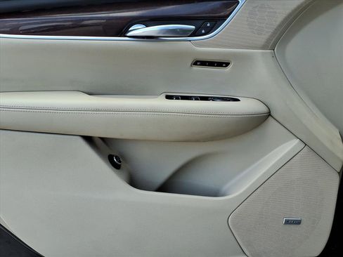 Used 2018 Cadillac XT5 Luxury w/ Driver Awareness Package image 14