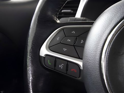 Used 2018 Jeep Renegade Latitude w/ Safety & Security Group image 27