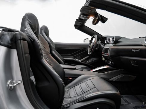 Used 2016 Ferrari California T image 52