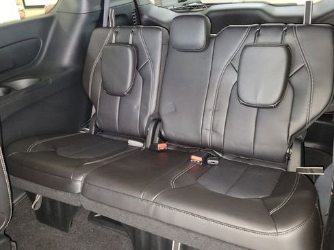 New 2026 Chrysler Pacifica Select image 16