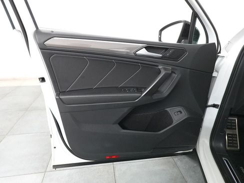 Used 2022 Volkswagen Tiguan SE R-Line AWD/4WD image 19